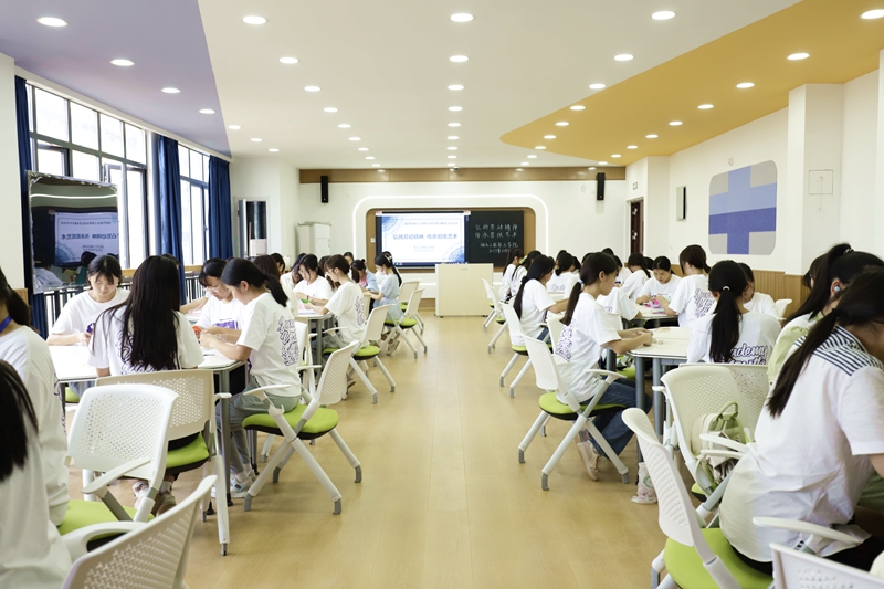 活动时间：2023年6月15日；主办单位：湖北工程职业学院；教育类别：劳动教育；活动地点：手工室；主题：剪纸活动 (1).JPG